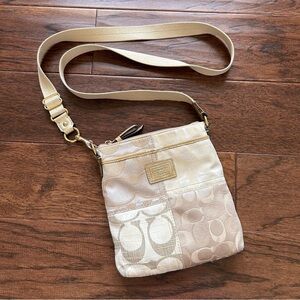 VTG Coach Signature Patchwork Crossbody Cream Gold Jacquard Swingpack w/ Hangtag